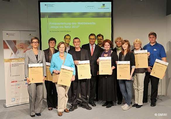Die 10 Gewinner des diesjährigen Wettbewerbs »Wege ins Netz 2010« auf der IFA-Messe in Berlin